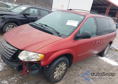 2005 Chrysler Town & Country Lx z USA, uszkodzony, nr VIN 2C4GP44R95R518423